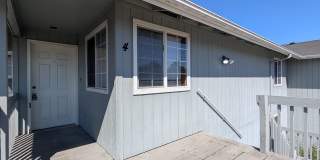 Spacious upstairs 2-Bedroom, 1-Bath Apartment in Springfield 4-Plex! Spacious upstairs 2-Bedroom, 1-Bath Apartment in Springfield 4-Plex! Gallery 3