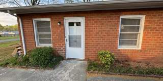 Updated One Bedroom Apartment in Matthews Gallery 1