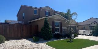 five bedrooms and three and a half bathrooms home in Fresno, CA Gallery 4
