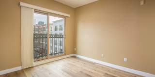 Stylish & Spacious Courtyard-Facing Condo in the Heart of Gaslamp Gallery 13