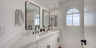 Furnished 4 bedroom home in the Lakes! Gallery 28