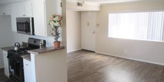 Warner Courtyard Apartments Gallery 9