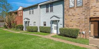 2 Bedroom 2.5 Bath 2 Car Carport - town house Gallery 33