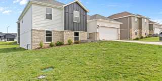 Beautiful Split Level 5 Bedroom Home - Hills of Olde Savannah Gallery 4