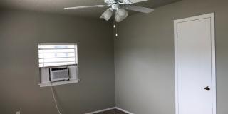Available November - Cute 3 bed/1 bath! Gallery 12