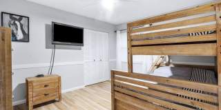 12898 Buckland Street Gallery 35