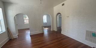 Old World Charm & Close to Downtown Gallery 4