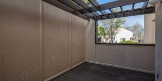 Tri-Level La Jolla Townhouse with Washer/Dryer and Garage! Gallery 9