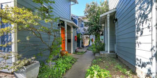 Spacious 2 Bedroom Condo - Located Near Seattle University Gallery 1