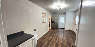 Updated 3-bedroom house with HUGE YARD!! Gallery 9