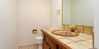 Beautifully Maintained Townhome with Fantastic Amenities Gallery 21