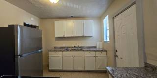3/1 - Renovated Ranch-Style home minutes from Downtown Gallery 13