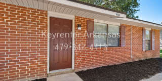Cozy 2 Bedroom Duplex with Fireplace & Spacious Backyard! Gallery 6