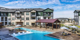 Larkspur Creekside Age 55+ Apartment Homes Gallery 2