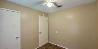 HUGE RENT REDUCTION & AVAILABLE NOW! Gallery 14