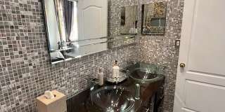 408 W Queen St Gallery 30