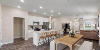 Like New in Heart of Crestview - AVAILABLE IN MAY! Gallery 11