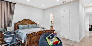 628 N Island Gallery 57