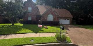 Spacious and well-maintained home located in the heart of Arlington! Gallery 1