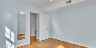 Updated Condo 3 Blocks from Metro Gallery 12