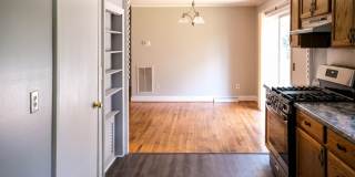 3 Bedroom, 2 Bath house with fenced yard! Gallery 7