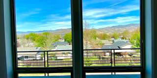 Close to Micron, 3 Bedroom 3 bath w/ a Million Dollar View! Gallery 38