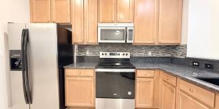 Spacious Townhome! Gallery 9