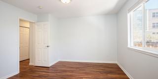 Beautiful 3 bed / 2 bath duplex in Uptown Neighborhood! Gallery 12