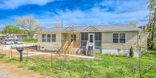 Knoxville 37921 - 3 bedroom, 2 bath Duplex - Contact Ryan Fogarty 865-333-4840 Gallery 1