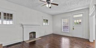 Charming 3 Bed, 2 Bath Midtown Home with Huge Fenced Backyard! Gallery 3