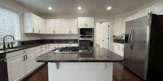 Grand 5 Bedroom Home Featuring 19ft Ceilings, Family Room & Main-Level Suite Gallery 12