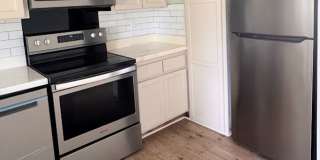 Stylish Seminole Condo with Private Garage in Chateaux de Bardmoor 55+ Community - AVAILABLE JUNE 1ST Gallery 7