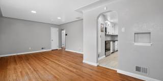 Charming 3BR House in Aurora Gallery 9