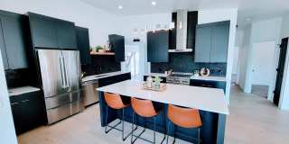 ABSOLUTELY UNBELIEVABLE NEW HIGH END CUSTOM HOME! Gallery 8