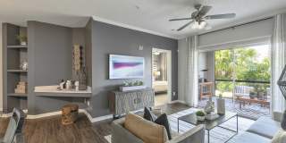 Lake's Edge Apartments Gallery 12