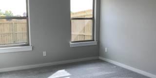 402 Red Robin St Gallery 10