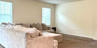 4BR Home with Solar Panels + Whole-Home Water Filtration Gallery 3