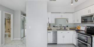 Beautifully Updated Condo Gallery 17