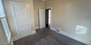3 Bedroom, 1 Bathroom Single Family House Downtown Gallery 23