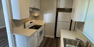 BEAUTIFUL UPDATED DUPLEX 2 BED & ONE BATH! Gallery 7
