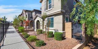 MOVE-IN READY! AMAZING 3-BEDS 2.5 BATH 2-CAR GARAGE HOME IN CENTENNIAL! Gallery 1
