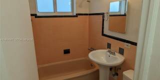 220 Collins Ave Gallery 6