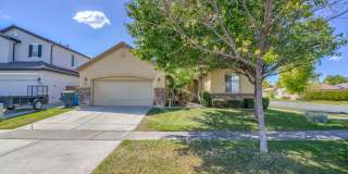 charming 3-bedroom, 2-bathroom single-level home Gallery 1