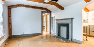 Unique with a Artsy Flare    2 Bed/1.5 Bath in Edgemere Park $995/month! Gallery 5