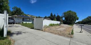 Spacious 4 Bedroom Home with Solar Panels, Fully Fenced Yard on Rimrock Rd Gallery 4
