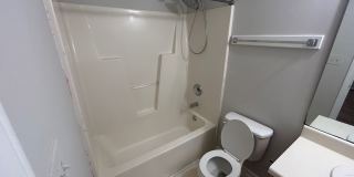 Room in 3 Bedroom Home at Beaverwood Dr Gallery 22