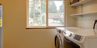 Bright spacious 4-bedroom 2.5 bath home in Bellevue Gallery 20