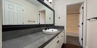 Grand 5 Bedroom Home Featuring 19ft Ceilings, Family Room & Main-Level Suite Gallery 52