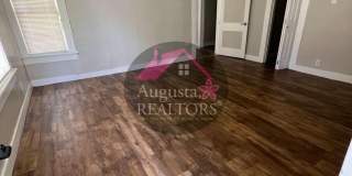 Adorable One Bedroom Duplex! Gallery 3