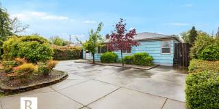 3 Bedroom / 2 Bath - Ranch Style Home West Medford / Huge Back Yard! Gallery 1